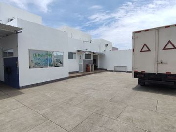 Salinas - Amplia casa moderna con piscina y terreno de 600 m2