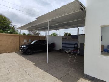 Salinas - Amplia casa moderna con piscina y terreno de 600 m2
