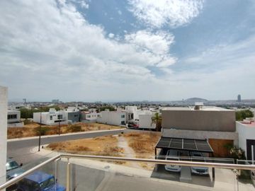 Se vende casa en Lomas de Juriquilla, Querétaro.