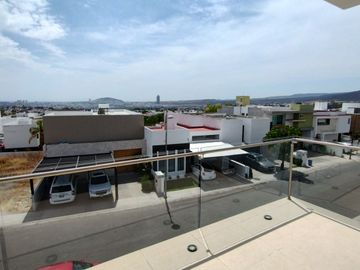 Se vende casa en Lomas de Juriquilla, Querétaro.