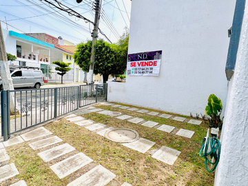CASA EN VENTA JARDINES UNIVERSIDAD  ENTREGA INMEDIATA ! EXCELENTE UBICACION.