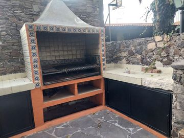 Residencia en Venta, tipo Colonial Mexicano, con excelentes acabados y amplios espacios