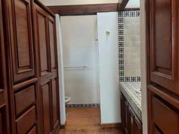 Residencia en Venta, tipo Colonial Mexicano, con excelentes acabados y amplios espacios