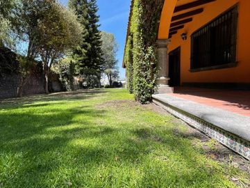 Residencia en Venta, tipo Colonial Mexicano, con excelentes acabados y amplios espacios