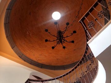 Residencia en Venta, tipo Colonial Mexicano, con excelentes acabados y amplios espacios