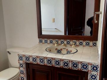 Residencia en Venta, tipo Colonial Mexicano, con excelentes acabados y amplios espacios