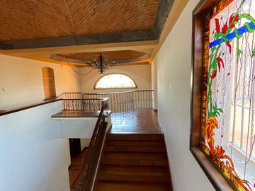 Residencia en Venta, tipo Colonial Mexicano, con excelentes acabados y amplios espacios