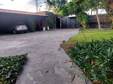 Residencia en Venta, tipo Colonial Mexicano, con excelentes acabados y amplios espacios