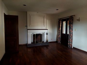 Residencia en Venta, tipo Colonial Mexicano, con excelentes acabados y amplios espacios