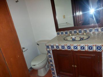 Residencia en Venta, tipo Colonial Mexicano, con excelentes acabados y amplios espacios