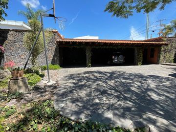 Residencia en Venta, tipo Colonial Mexicano, con excelentes acabados y amplios espacios