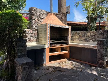 Residencia en Venta, tipo Colonial Mexicano, con excelentes acabados y amplios espacios