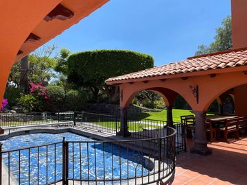 Residencia en Venta, tipo Colonial Mexicano, con excelentes acabados y amplios espacios