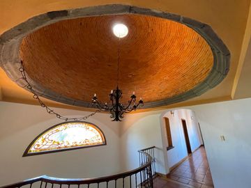 Residencia en Venta, tipo Colonial Mexicano, con excelentes acabados y amplios espacios