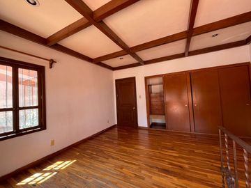 Residencia en Venta, tipo Colonial Mexicano, con excelentes acabados y amplios espacios
