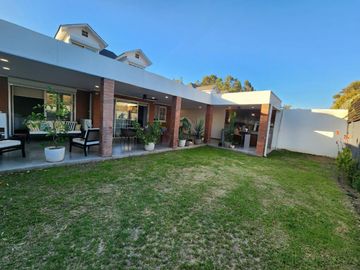 Se vende hermosa casa estilo Georgian, Machali