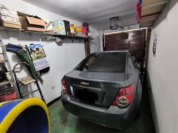 Venta De Casa Multifamiliar - 3 Pisos - Urb Cayran - SMP