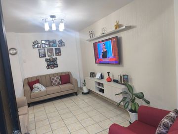 Venta De Casa Multifamiliar - 3 Pisos - Urb Cayran - SMP