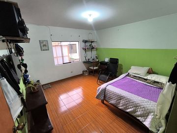 Venta De Casa Multifamiliar - 3 Pisos - Urb Cayran - SMP