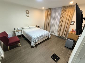 Venta De Casa Multifamiliar - 3 Pisos - Urb Cayran - SMP