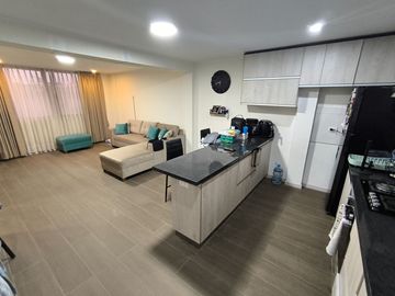 Venta De Casa Multifamiliar - 3 Pisos - Urb Cayran - SMP