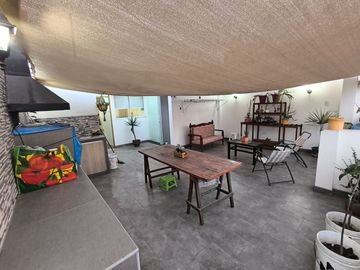 Venta De Casa Multifamiliar - 3 Pisos - Urb Cayran - SMP
