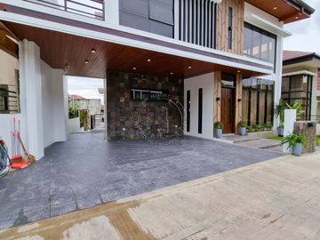 Luxurious Overlooking Home with Swimming Pool in Talisay City, Cebu, Philippines