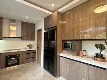 HOUSE WITH POOL AND ELEVATOR FOR SALE IN PORTOFINO HEIGHTS