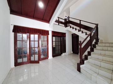 JUAL RUMAH 2 LANTAI SIAP HUNI DALAM KOMPLEK DI PONOROGO ANTAPANI BANDUNG