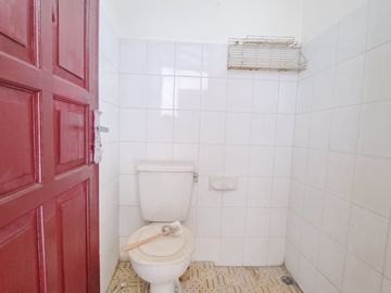 JUAL RUMAH 2 LANTAI SIAP HUNI DALAM KOMPLEK DI PONOROGO ANTAPANI BANDUNG