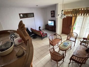 JUAL RUMAH TERAWAT SIAP HUNI HOOK DI JALAN GOLF BARAT ARCAMANIK BANDUNG