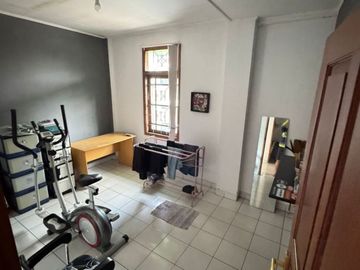 JUAL RUMAH TERAWAT SIAP HUNI HOOK DI JALAN GOLF BARAT ARCAMANIK BANDUNG