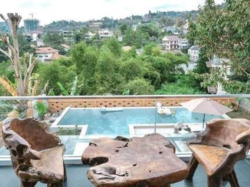 JUAL VILLA MEWAH VIEW MENAWAN DAN KOLAM RENANG DI RESORT DAGO PAKAR, BANDUNG UTARA