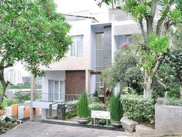 JUAL VILLA MEWAH VIEW MENAWAN DAN KOLAM RENANG DI RESORT DAGO PAKAR, BANDUNG UTARA