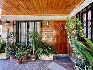 LLAYLLAY - SE VENDE PARCELA CON CASA Y GALPON