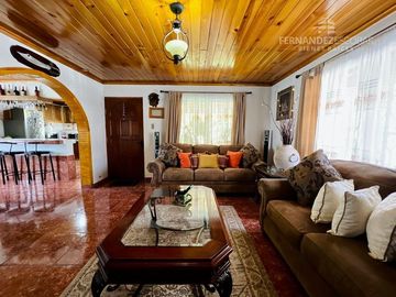 LLAYLLAY - SE VENDE PARCELA CON CASA Y GALPON