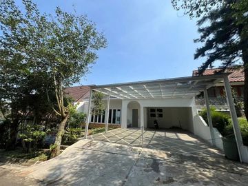 JUAL RUMAH MODERN MINIMALIS TERAWAT VIEW KOTA BANDUNG DI RESORT DAGO PAKAR BANDUNG