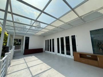 JUAL RUMAH MODERN MINIMALIS TERAWAT VIEW KOTA BANDUNG DI RESORT DAGO PAKAR BANDUNG