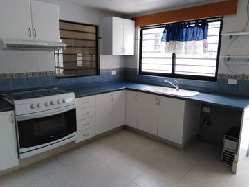 SE ESCUCHAN OFERTAS VENTA Casa con ALBERCA en Real de Juriquilla Querétaro