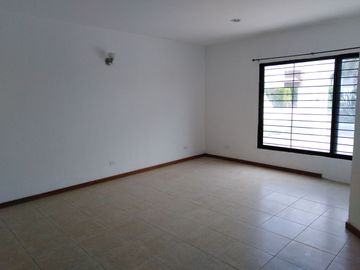 SE ESCUCHAN OFERTAS VENTA Casa con ALBERCA en Real de Juriquilla Querétaro