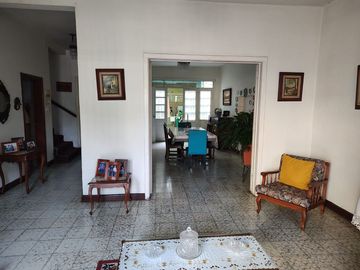 VENTA CASA DOS PLANTAS-OPCION DE LOCAL COMERCIAL