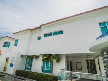 HERMOSA CASA RESIDENCIAL PARA VENTA EN CONJUNTO AQUA MARINA