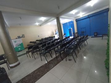 Se Alquila Amplio Local Comercial En Primer Piso