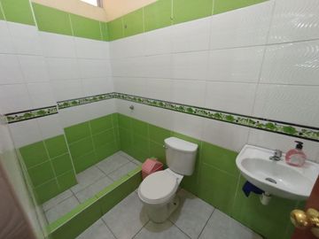 Se Alquila Amplio Local Comercial En Primer Piso
