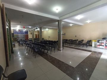 Se Alquila Amplio Local Comercial En Primer Piso