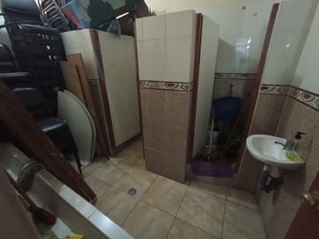 Se Alquila Amplio Local Comercial En Primer Piso