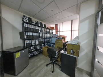 Oficina en venta edificio Sky al lado del Aeropuerto, Guayaquil