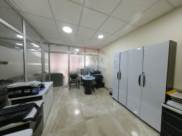 Oficina en venta edificio Sky al lado del Aeropuerto, Guayaquil