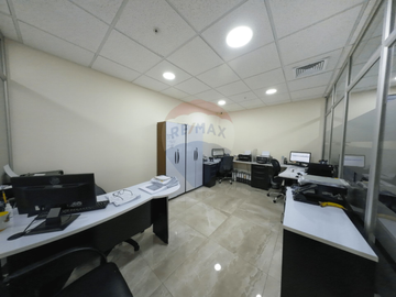 Oficina en venta edificio Sky al lado del Aeropuerto, Guayaquil