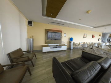 Oficina en venta edificio Sky al lado del Aeropuerto, Guayaquil